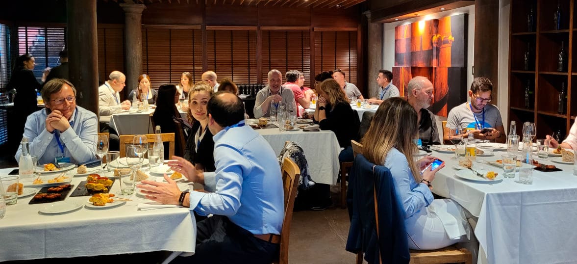 DESAYUNOS Y ALMUERZOS DE TRABAJO